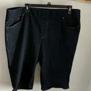 Avery skimmer dark denim capris, Sz. 24w